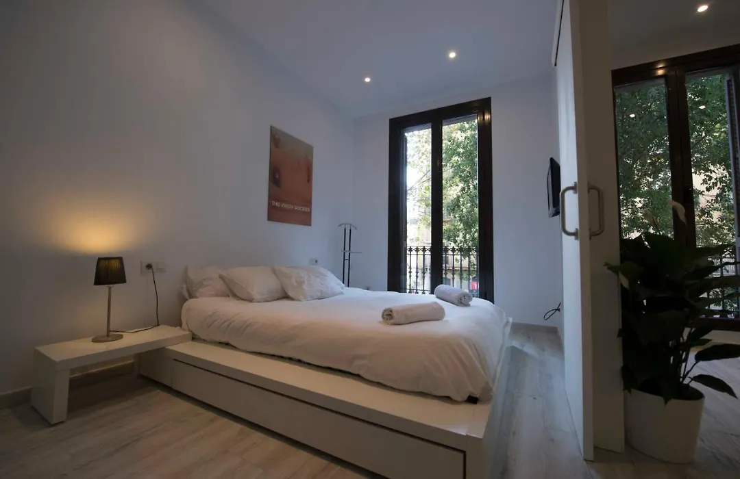 Roger De Lluria Design Apartment-1