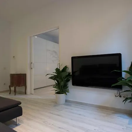 Roger De Lluria Design Apartment-3